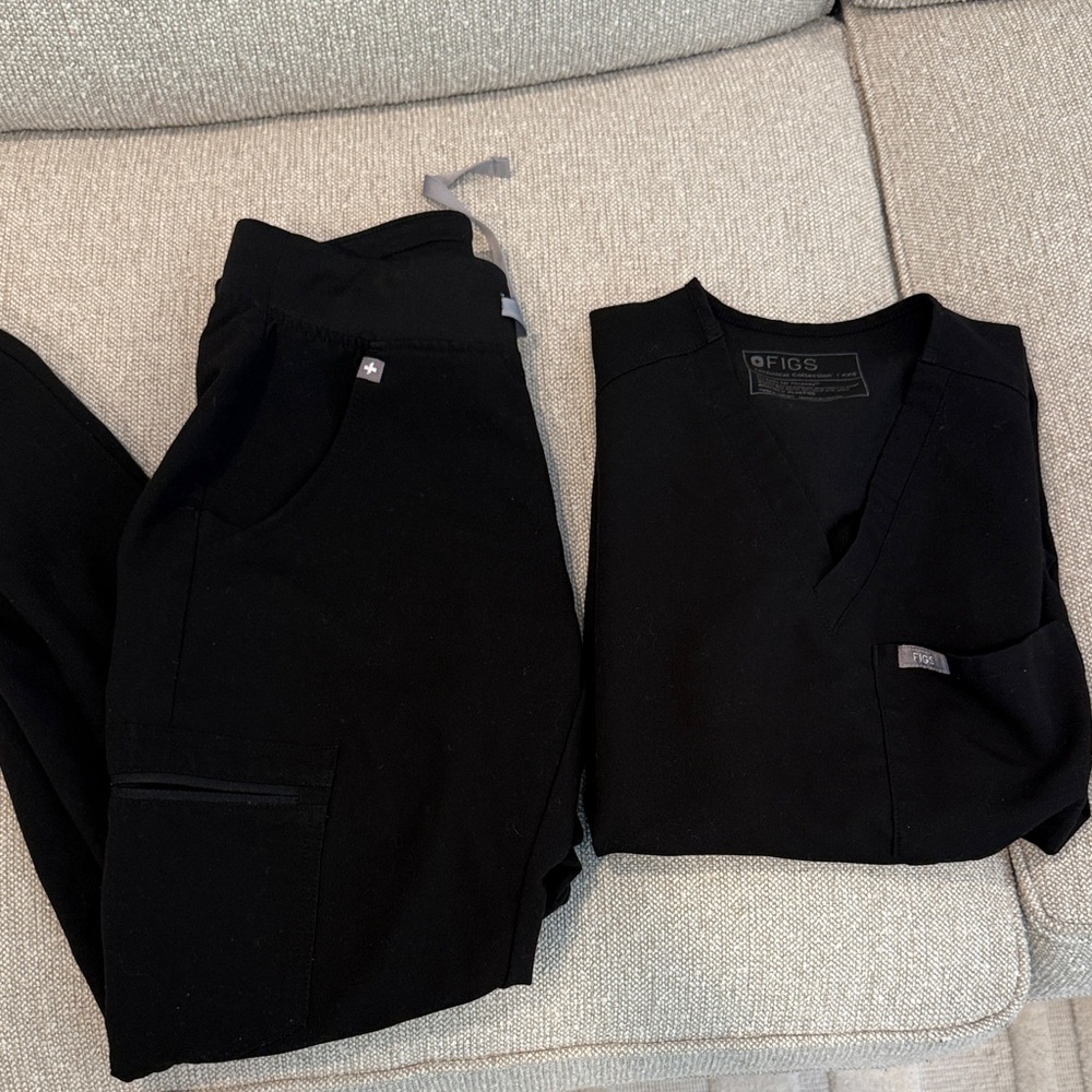 Figs Black V-Neck Scrub Top and Pants